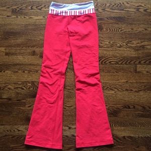 ORANGE/RED LULULEMON YOGA PANTS— size: 2–